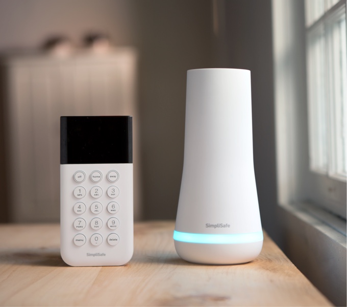 Foundation Security System 4 Pieces Home Alarm Systems Simplisafe Foundation Home Security System Base Station And Keypad